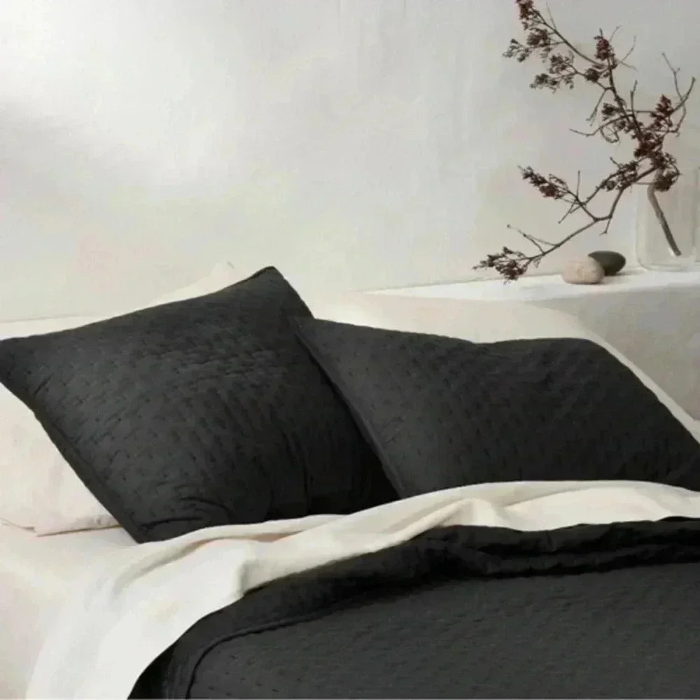 CASALUNA NWOT‎ CASHMERE BLACK EURO SHAM